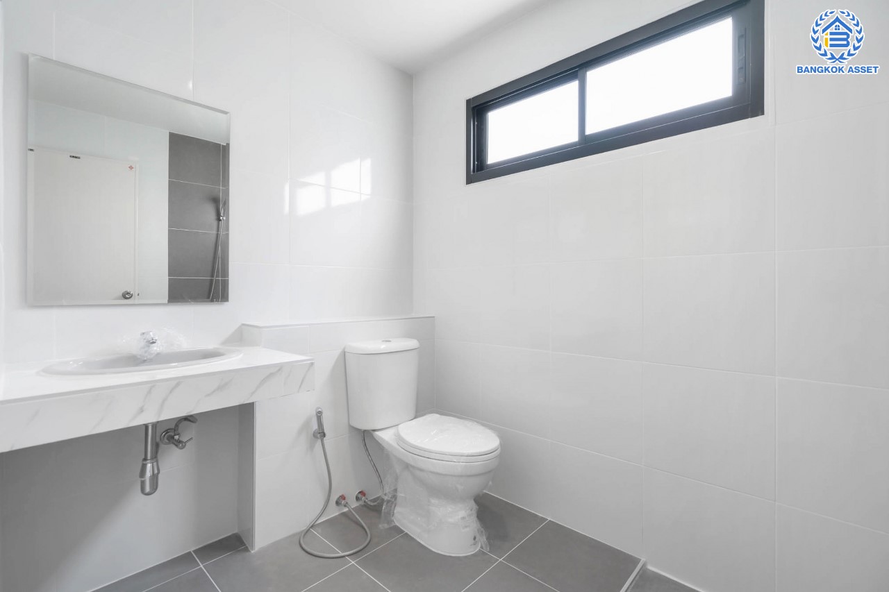 บ้านมือสองตกแต่งใหม่ ม.นันทนาการ์เด้นท์2 รัตนาธิเบศร์-ท่าอิฐ ทาวน์เฮ้าส์หลังใหญ่ ห้องริม แบรนด์ Property Perfect เนื้อที่ 34.5 ตร.ว. ฟังก์ชัน 2 ห้องนอน 2 ห้องน้ำ บนทำเลเดินทางสะดวก เชื่อมต่อหลายเส้นทาง ใจกลาง 2 เซ็นทรัลฯ เพียง 5 นาทีถึงรถไฟฟ้า "สถานีบางรักน้อยท่าอิฐ"